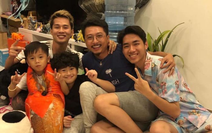 Diễn viên Hứa Minh Đạt đồng tình chuyện sắp xếp hình ảnh poster 'Hoa vô sắc' từ K-ICM và Jack