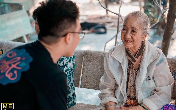 Sinh viên Đại học FPT mang yêu thương, ấm áp đến Viện dưỡng lão Nghệ sĩ TP.HCM trong đêm Noel