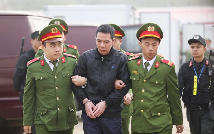 Xét xử vụ nữ sinh giao gà: Phạm Văn Dũng khai bị ép cung để chối tội, sau phải thừa nhận ‘bị cáo suy nghĩ chưa đủ, xin lỗi quý toà’