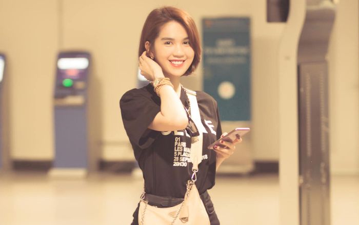 Bay sang Dubai, Ngọc Trinh mang gì lên máy bay để… ăn vặt?