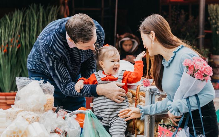 Tâm lí như Lan Phương, rủ ông xã đi chợ mua sắm trang trí nhà cửa dịp tết Dương lịch