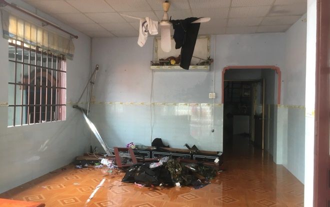 Khống chế nam thanh niên cầm hung khí la hét, đập phá, cố thủ trong nhà ở Bình Dương