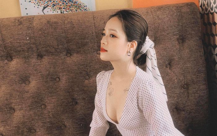 Hình xăm gần ngực đầy quyến rũ của bạn gái Quang Hải