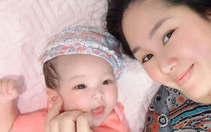 Lê Phương hào hứng khoe đã giảm được 10kg sau 4 tháng sinh con