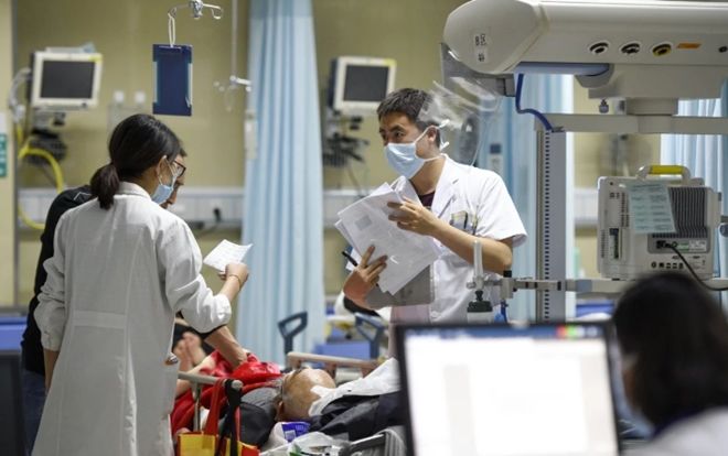 Cãi vã gay gắt, người nhà bệnh nhân cầm dao đâm chết bác sĩ