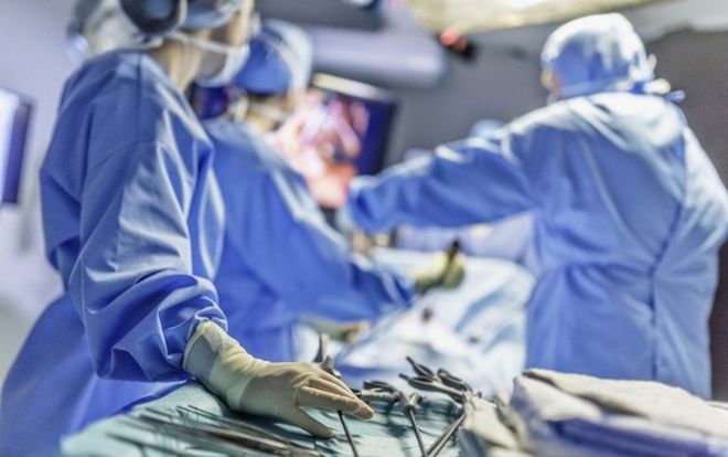 Bệnh nhân bốc cháy trên bàn mổ vì sơ suất tai hại của bác sĩ