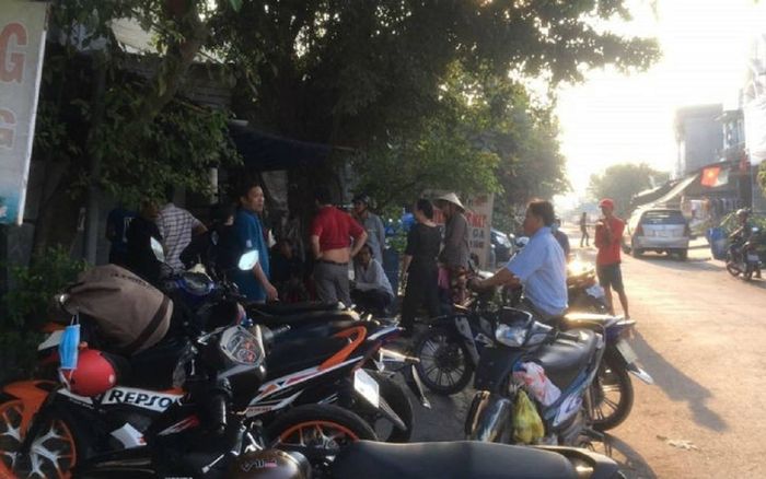 Vợ ngã quỵ khi thấy chồng tử vong trong tư thế treo cổ tại phòng trọ