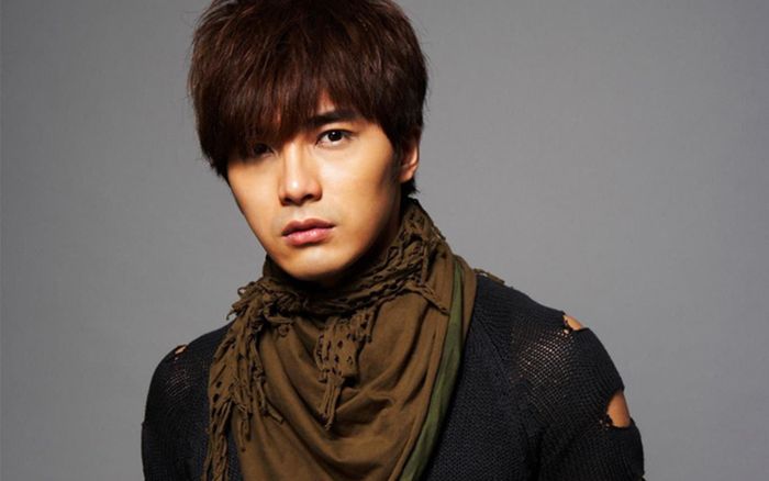 Scandal mở màn đầu năm 2020 của Cbiz: Hạ Quân Tường ngoại tình, ôm hôn gái lạ giữa đêm khuya?