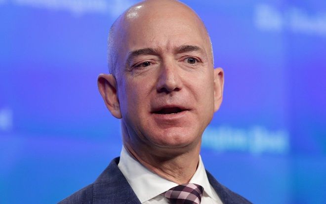 Jeff Bezos mất 10 tỷ USD một năm vẫn là người giàu nhất hành tinh