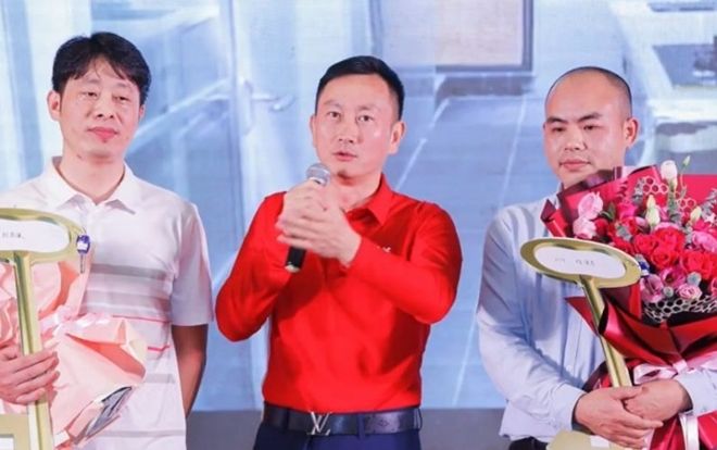Thưởng Tết nhân viên bằng căn hộ, công ty bị chỉ trích 'đánh bóng tên tuổi'