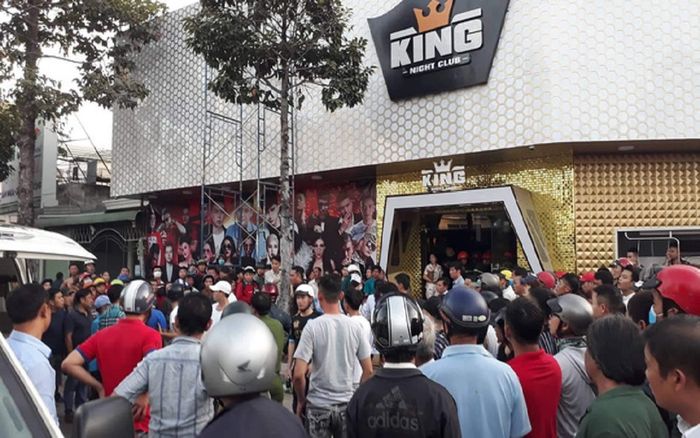 Vũ trường mới hoạt động 1 ngày đã sập, nhiều người bị vùi lấp trong đống đỗ nát