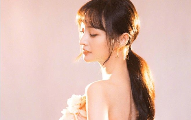 Dân mạng ghen tị với 'lưng hồ điệp' của Trịnh Sảng nhưng cũng bị chê bai quá gầy