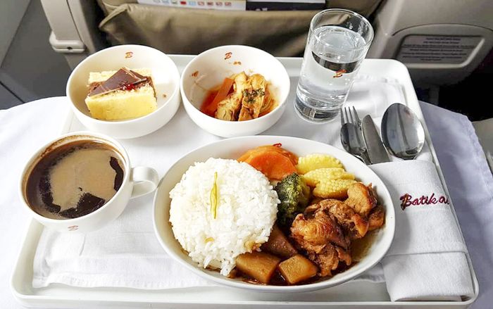 Nhìn suất ăn của 20 hãng hàng không này, bạn sẽ muốn xách ba lô lên và đi du lịch ngay