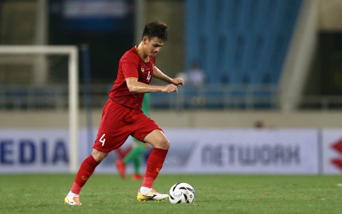 HLV Park Hang Seo và nỗi lo 2 bên cánh của U23 Việt Nam