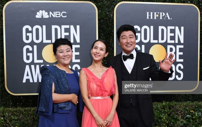 Dàn diễn viên phim 'Ký sinh trùng' tỏa sáng trên thảm đỏ lễ trao giải 'Quả cầu vàng'