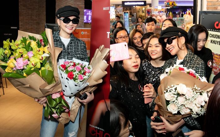 Thanh Hằng xúc động vì 'đại gia' bao rạp xem phim 'Chị chị em em'