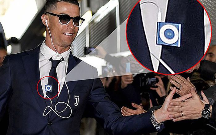 Giàu nứt đố đổ vách, chẳng ai tin Cristiano Ronaldo vẫn còn dùng món đồ công nghệ 'cổ lỗ sĩ' này