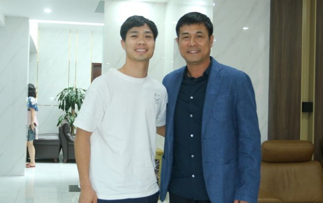 Chủ tịch Hữu Thắng: 'Messi và Ronaldo còn thăng trầm, đừng đặt áp lực lên Công Phượng'