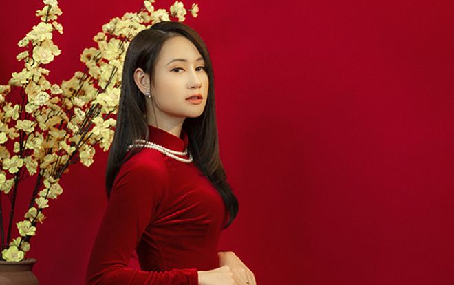 'Nữ thần đấu kiếm' Lê Minh Hằng đằm thắm trong bộ ảnh đón Tết Canh tý