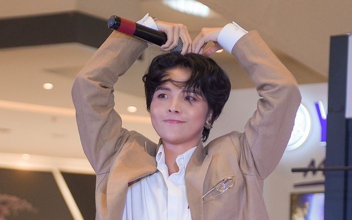 Lần đầu gặp Vũ Cát Tường ngoài đời, phản ứng của fan lớn tuổi khiến nhiều người thích thú