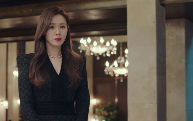 Loạt trang phục đắt xắt ra miếng của Son Ye Jin trong 'Hạ cánh nơi anh' khiến dân tình lóa mắt