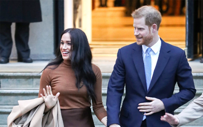 Rời hoàng gia, Harry và Meghan mất luôn nguồn tài trợ hơn 2,6 triệu đô/năm
