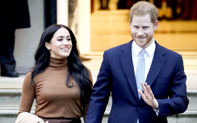 Meghan Markle và hoàng tử Harry từ bỏ hoàng gia mà không bàn với nữ hoàng Elizabeth