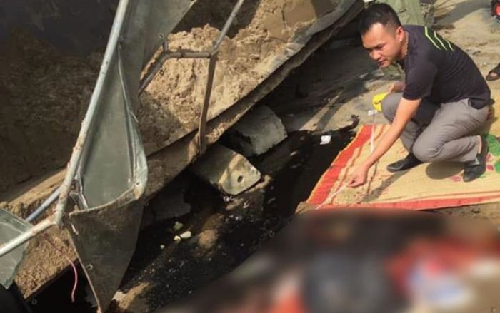 Xe ben chở cát bị lật ở chân cầu vượt đè trúng hai ông cháu tử vong thương tâm