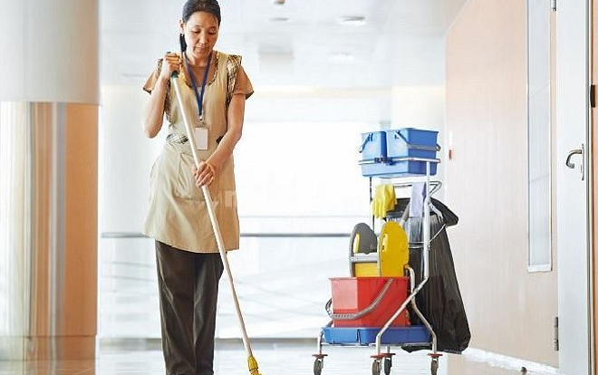 Tuyển dụng người giúp việc cho con gái là sinh viên đại học, người mẹ nhận lại nhiều ý kiến trái chiều