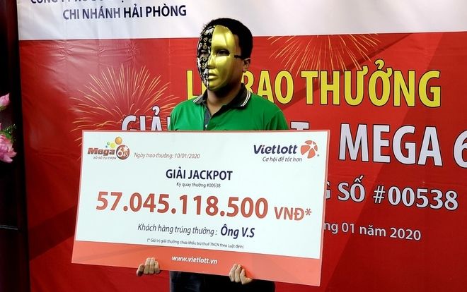Tài xế GrabBike trúng Jackpot hơn 57 tỷ dành tiền làm từ thiện, vẫn đi chạy xe ôm