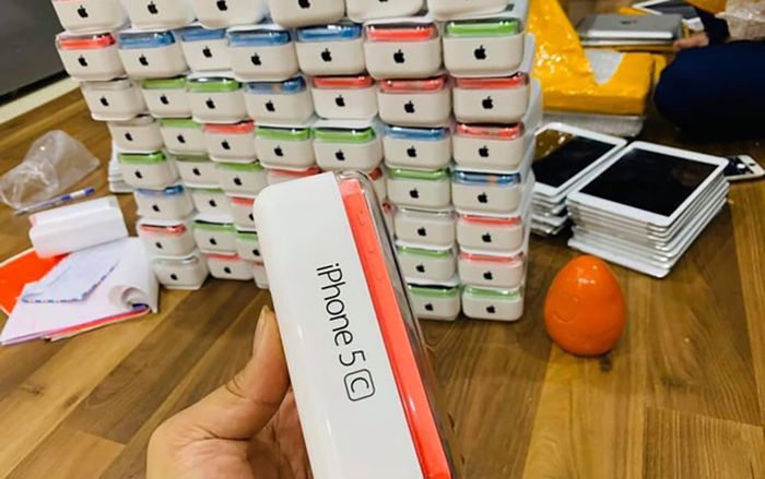 iPhone 5C bất ngờ gây sốt trở lại tại VN với giá khoảng 700.000 đồng