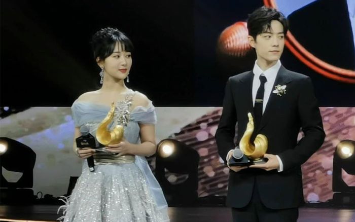 'Đêm hội weibo 2019': Không ngoài dự đoán, Tiêu Chiến và Dương Tử trở thành King và Queen của năm