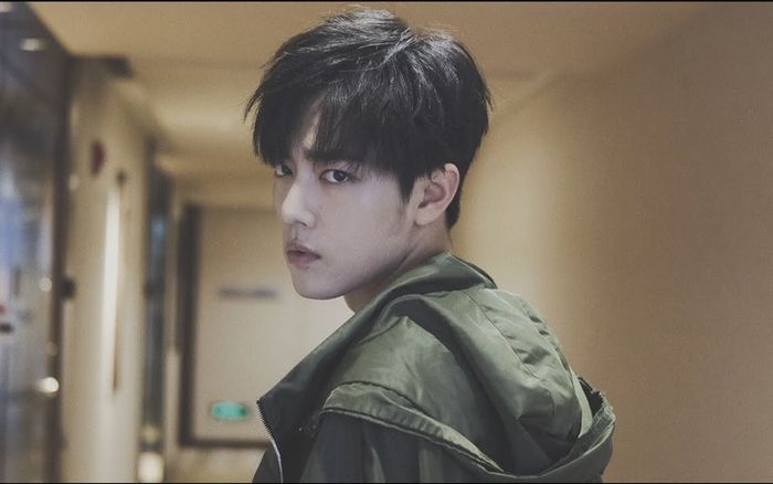 Tiêu Chiến lại gánh họa thay cho người quản lý: Bắt nữ phóng viên đứng đợi dưới trời đông giá rét nếu muốn phỏng vấn anh chàng