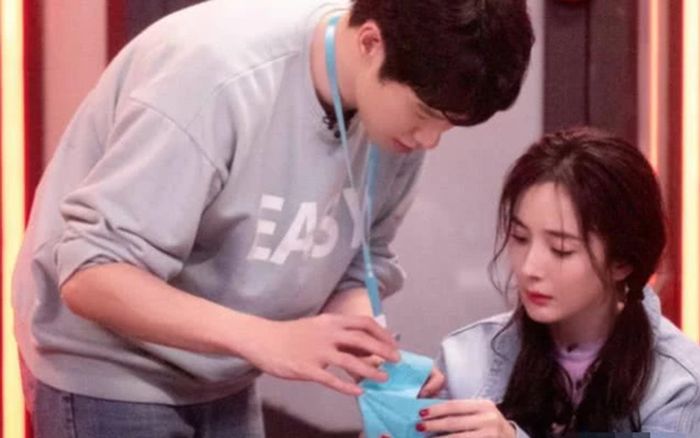 Chia tay Ngụy Đại Huân, tâm trạng Dương Mịch không hề ảnh hưởng - chuyên tâm làm việc đến tận khuya?