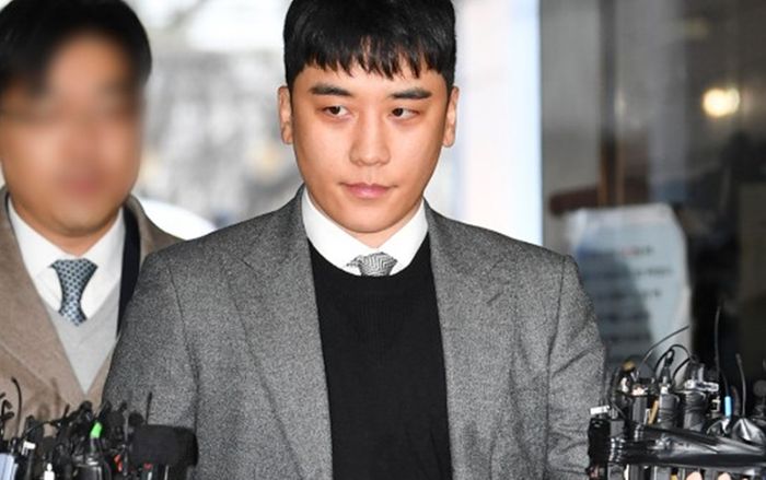 Công tố viên xin lệnh bắt giữ, Seungri xuất hiện tại phiên điều trần vì 7 cáo buộc hình sự