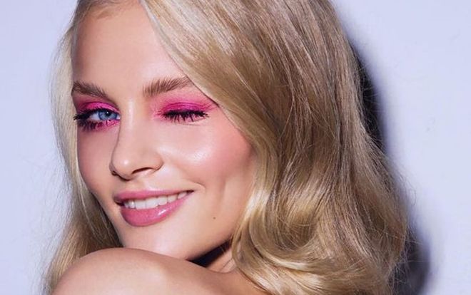 Người mẫu gần như khỏa thân rơi từ cửa sổ tầng 3 nhà bạn trai xuống