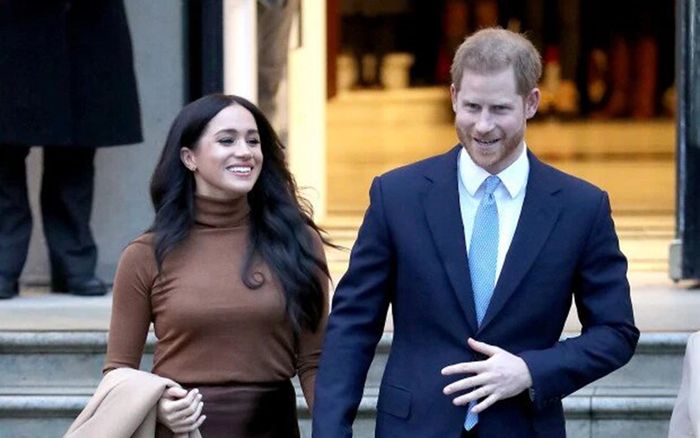 Hoàng tử Harry đau lòng, Meghan lại mở cờ trong bụng khi sắp rời bỏ hoàng gia