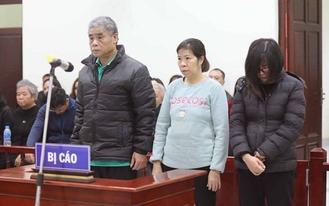 Nữ giáo viên chủ nhiệm bé trai 6 tuổi trường Gateway tử vong trên ô tô đưa đón liên tục cúi đầu, bật khóc tại toà