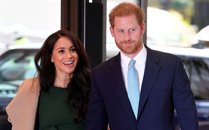 Nữ hoàng 'chốt' 6 vấn đề quan trọng về Harry và Meghan sau khi cặp đôi rời hoàng gia