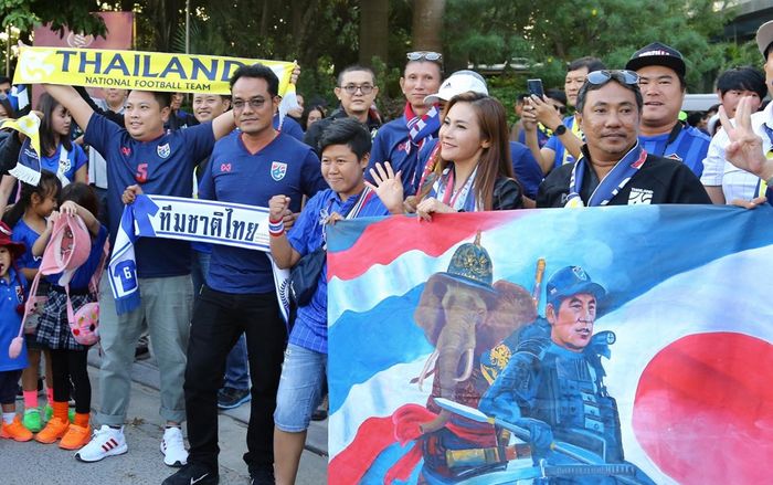 CĐV Thái Lan chế giễu U23 Việt Nam chỉ biết dựng xe buýt