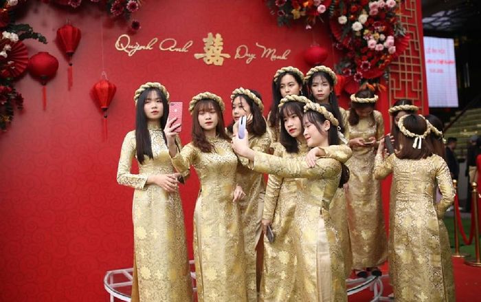 Đám hỏi Duy Mạnh - Quỳnh Anh: Xuýt xoa trước nhan sắc dàn phù dâu toàn gái xinh