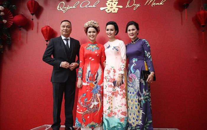 Chị gái Quỳnh Anh xinh đẹp, duyên dáng trong ngày đám hỏi của em gái