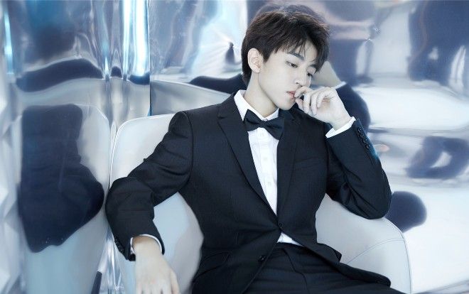 Vương Tuấn Khải gửi lời chúc Tết sớm 1 tuần nhưng bị fans vào hối thúc chuyện khác