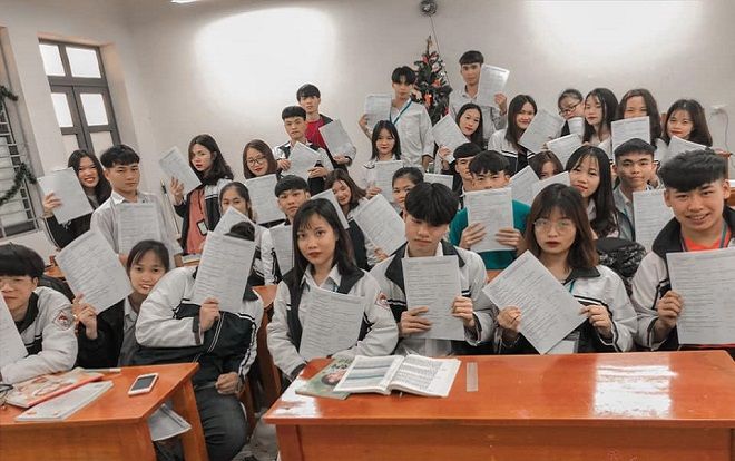 Đang háo hức vì sắp được nghỉ Tết, lớp học liền méo xệch khi nhận 'lì xì sương sương' của thầy dạy Toán