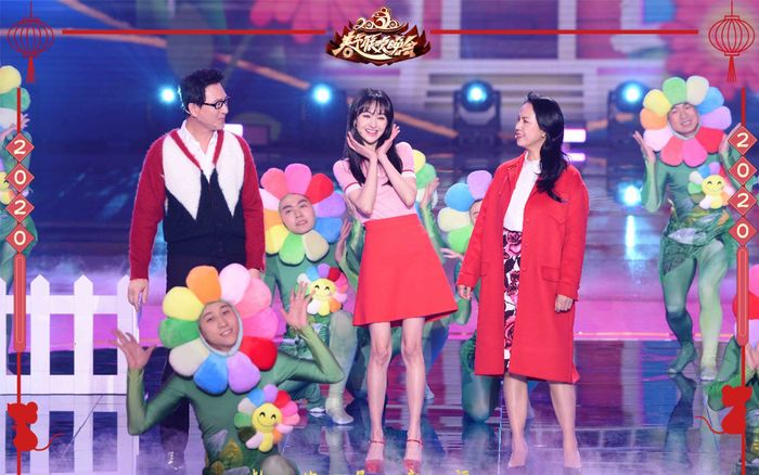 Không bị ảnh hưởng bởi lời đe dọa bóc phốt, Trịnh Sảng cùng ba mẹ tập duyệt mừng xuân gala