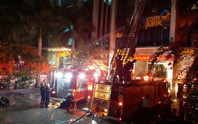 Cháy lớn tại tòa nhà dầu khí Thanh Hóa, 1 cô gái tử vong, 8 người bị thương