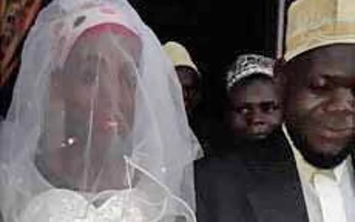 Vợ nhất quyết không chịu thay đồ lúc ngủ, chồng sốc nặng khi biết sự thật phía sau