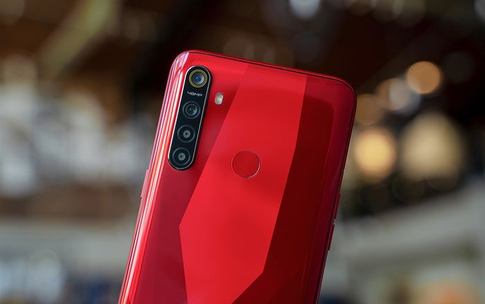 4 smartphone thiết kế đẹp, màu hấp dẫn đáng mua dịp Tết