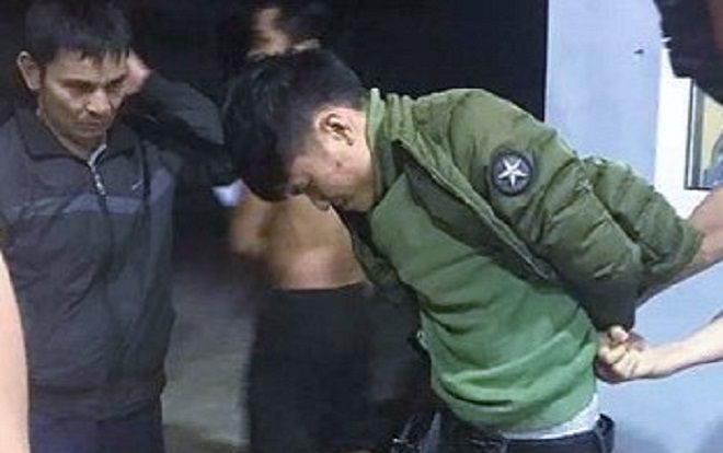 Người dân vây bắt tại trận kẻ đâm nhân viên cây xăng hòng cướp tài sản