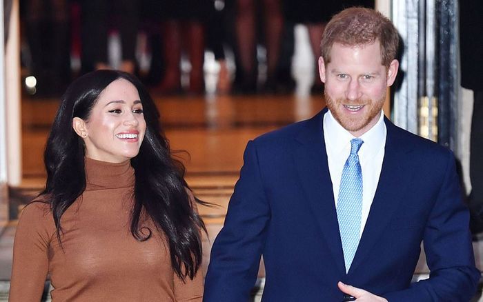 Harry và Meghan mất tước hiệu, phải hoàn trả tiền cho hoàng gia